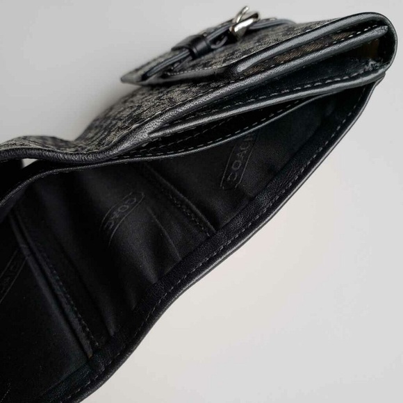 Small Coach Signature Wallet - Picture 6 of 7
